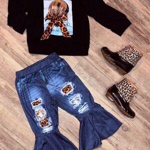 SHEIN Black Sweatshirt with Leopard Print Bow